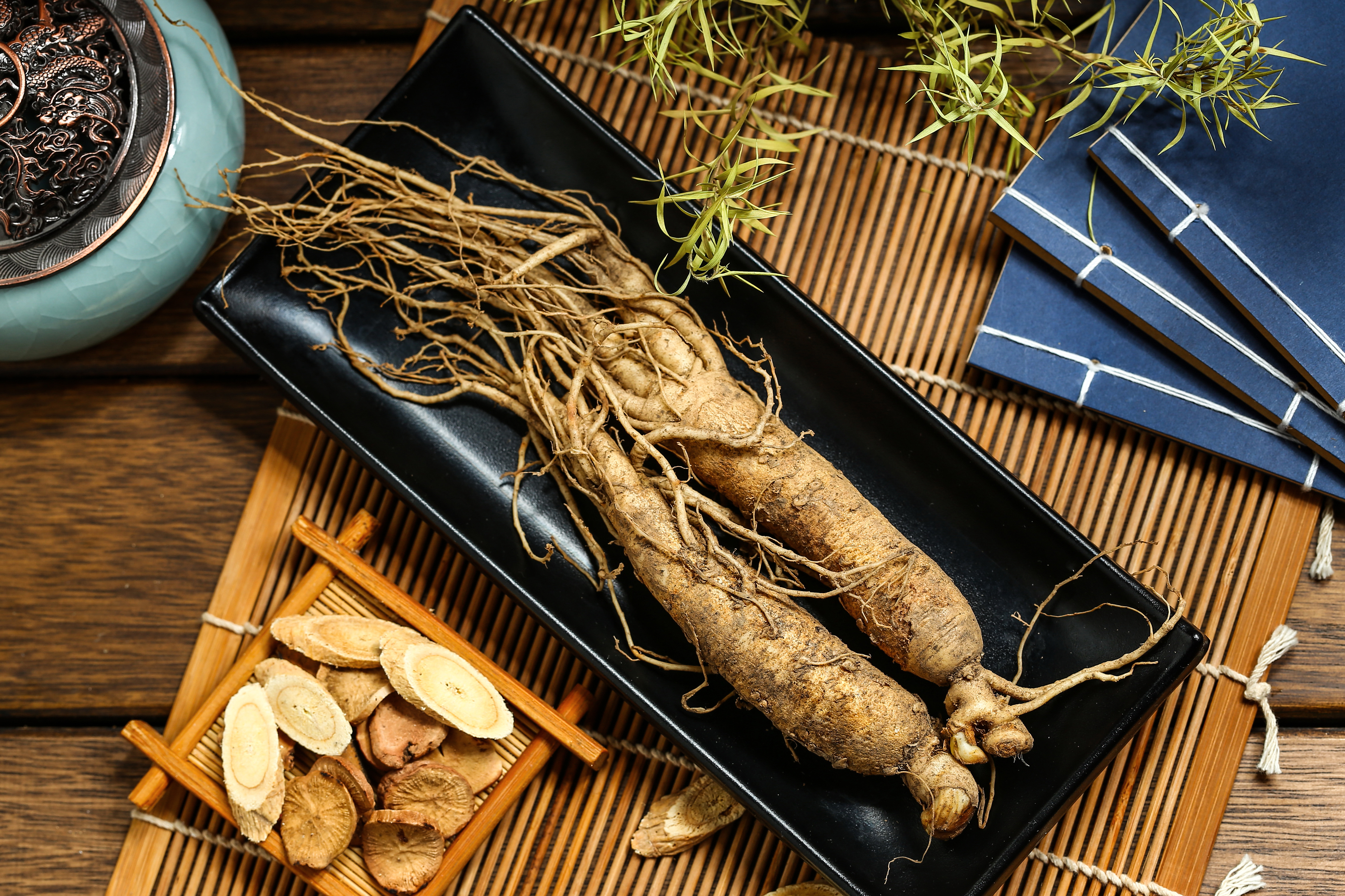ginseng-in-black-plate-on-wooden-table ginseng-in-black-plate-on-wooden-table
